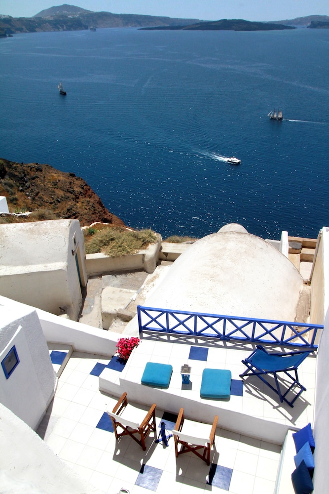 Blu Blanco Cave House 32/47