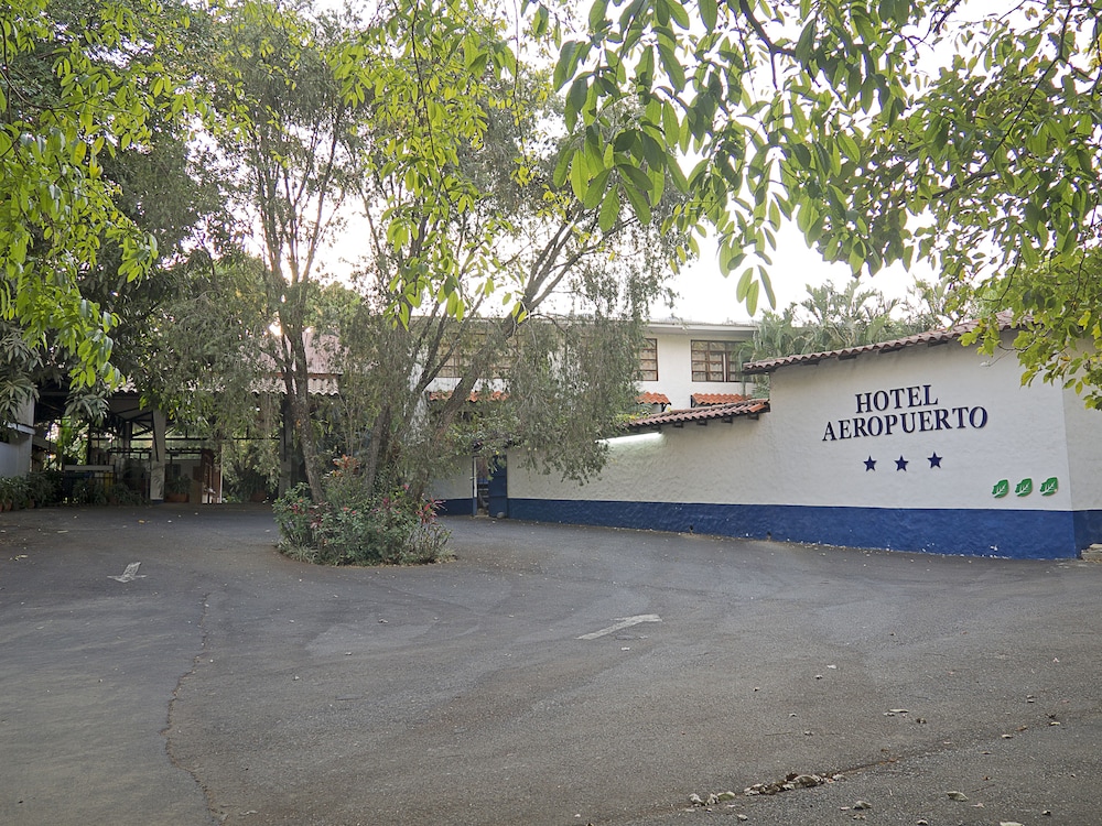 Hotel Aeropuerto 41/50