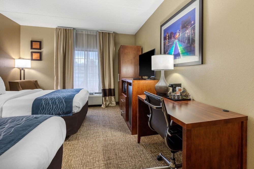 Comfort Inn & Suites Hamilton Place 20/39