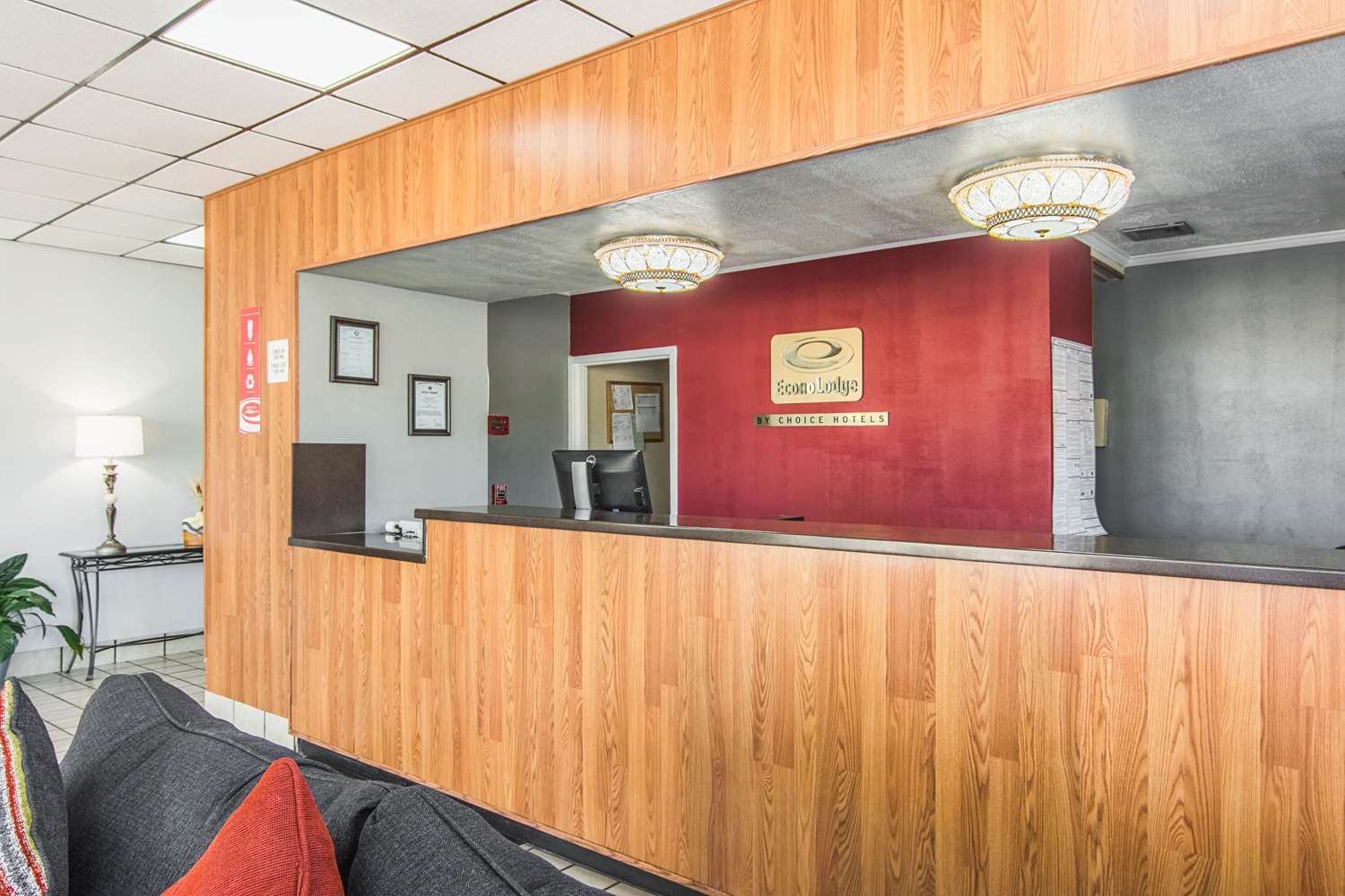 Econo Lodge Fort Payne 4/14