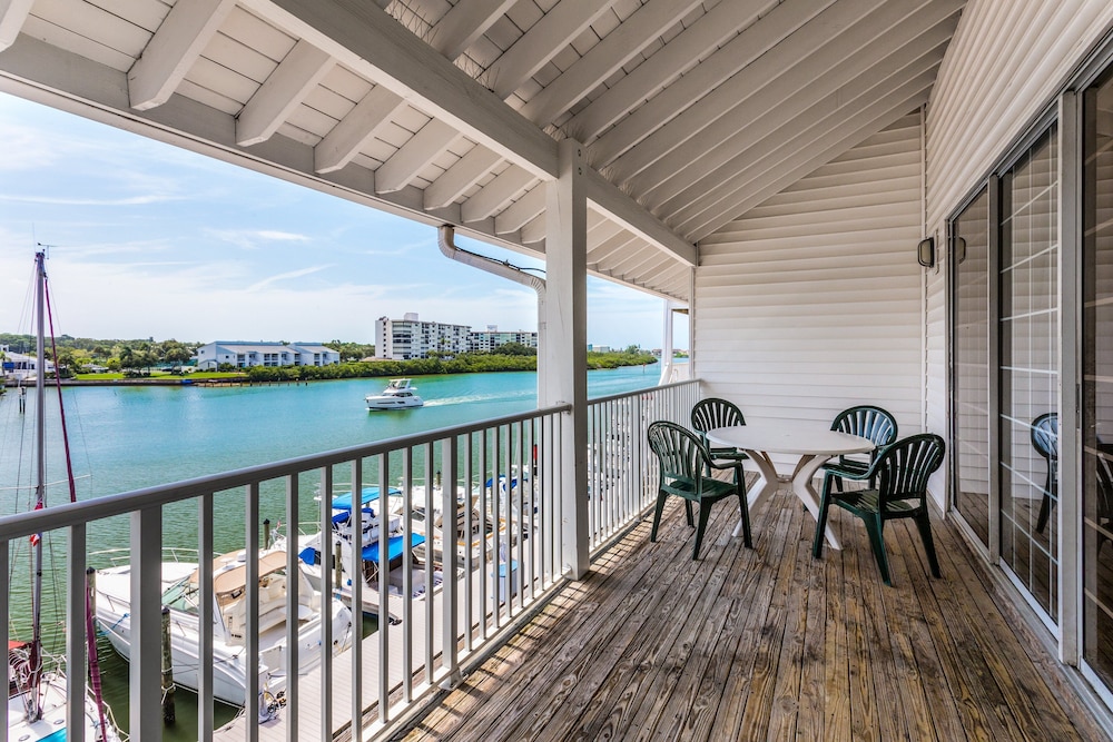 Holiday Inn & Suites Clearwater Beach S-harbourside 85/130