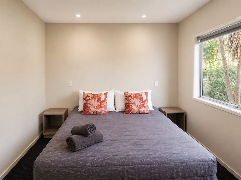 2 Bedrooms, Lodge, King Bed, 3 Beds