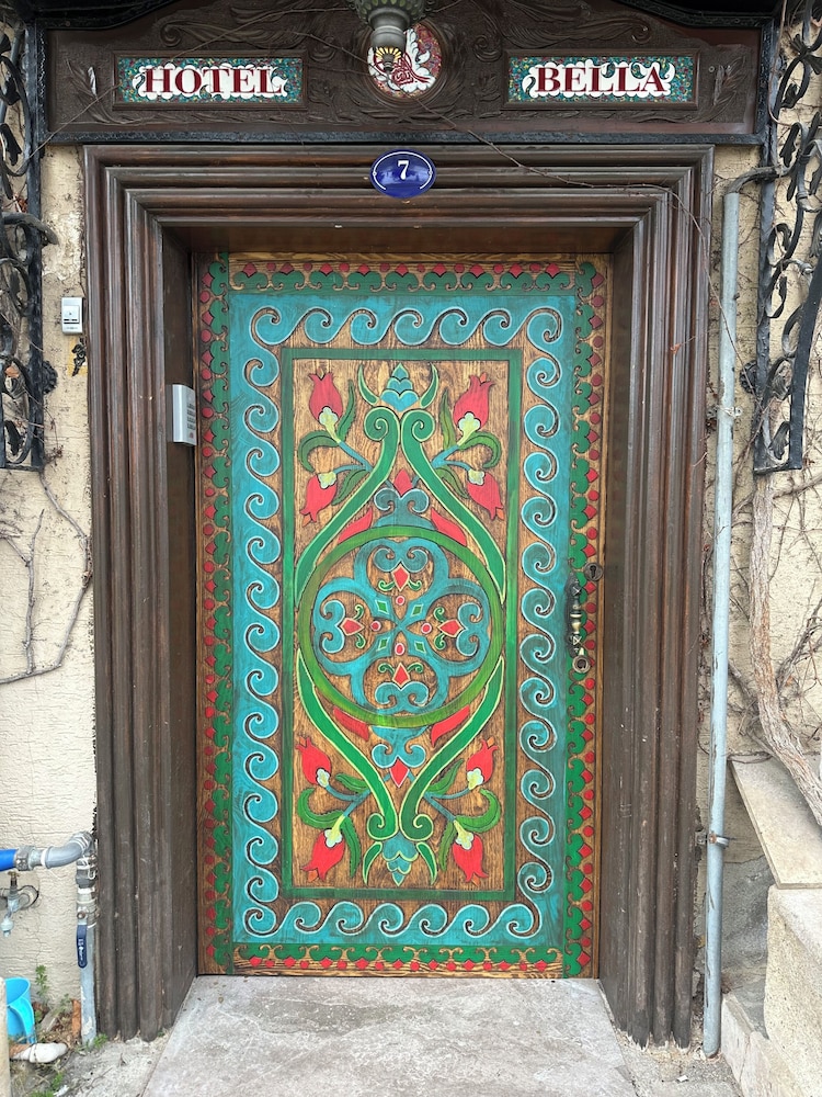 Bella Hotel 12/50