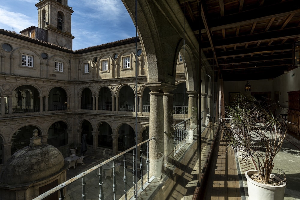 Parador de Monforte de Lemos 3/50
