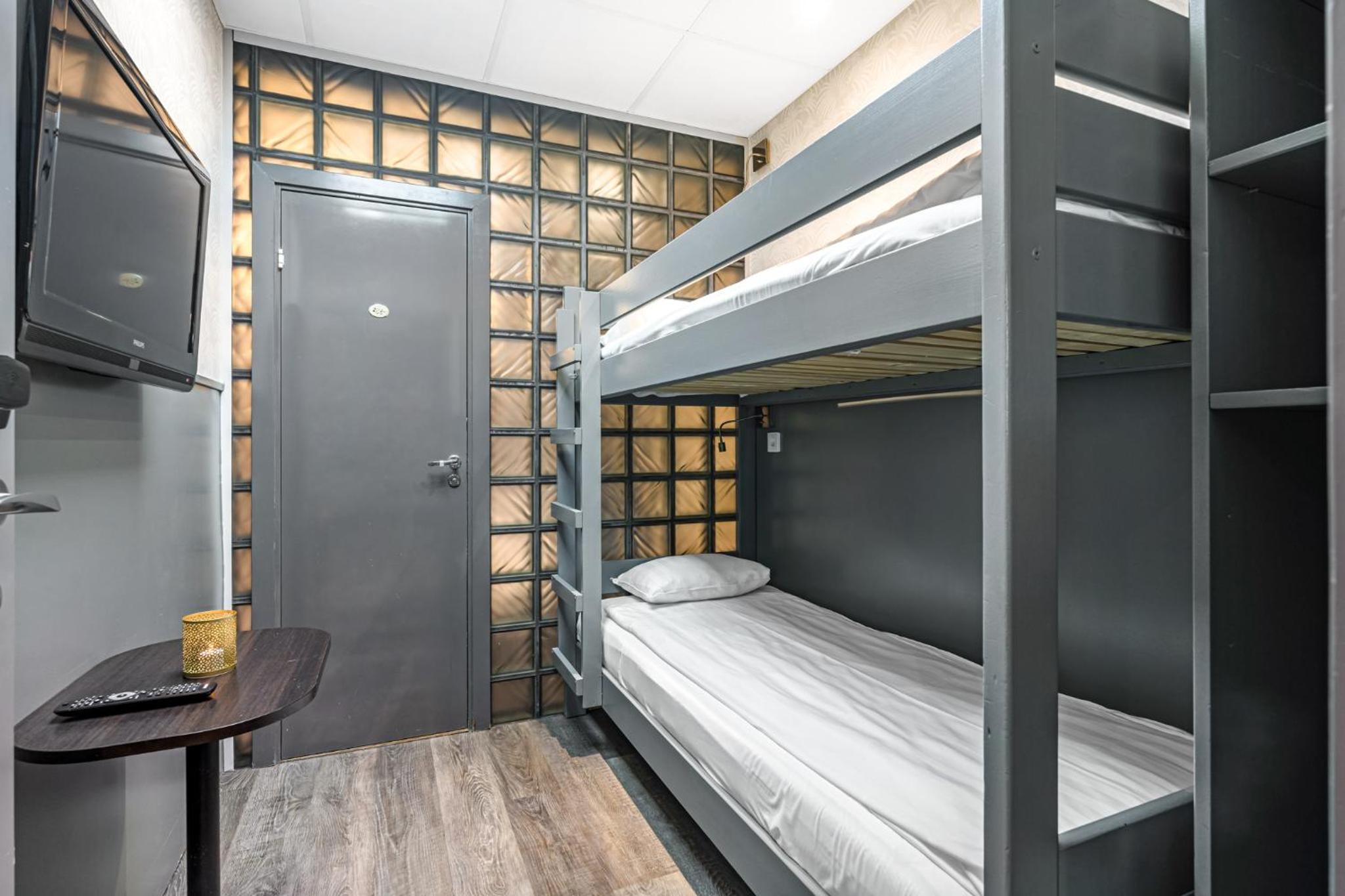غرفة بسريرين منفصلين وسرير بطابقين، Stockholm Inn Hotel 5/10