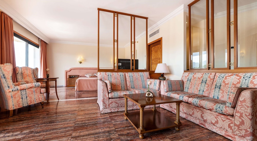 Serrano Palace 53/69