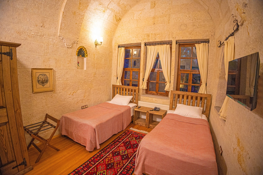 Pietra Cave Suites 19/49