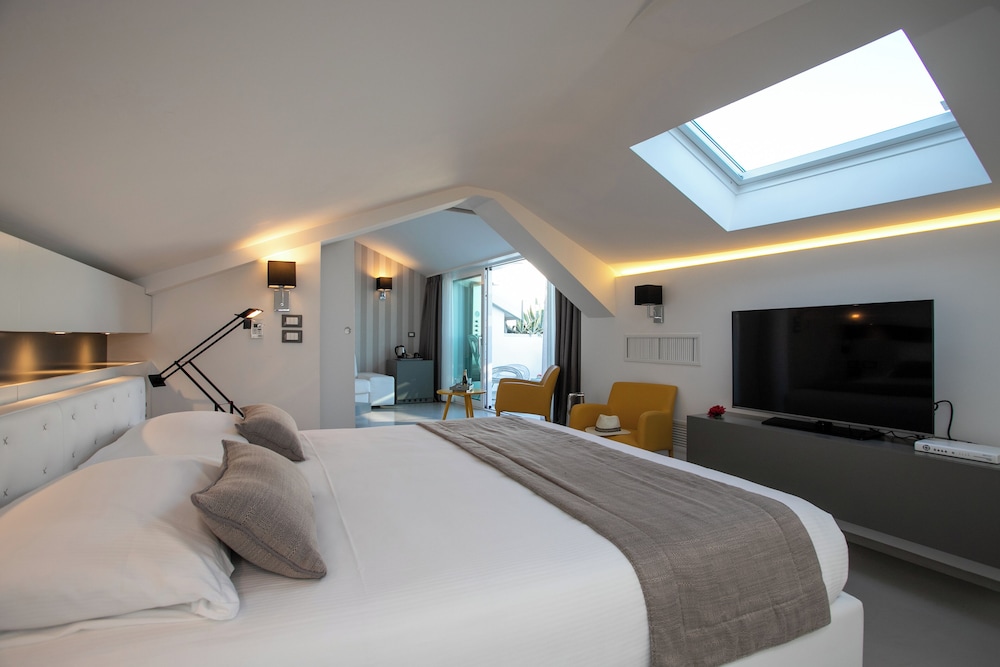 PANORAMIC, SUITE, SEA VIEW