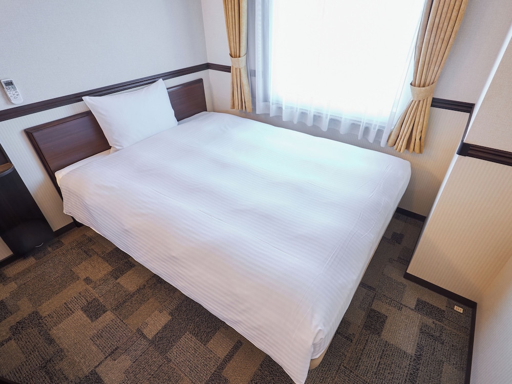 ROOM, SINGLE, ELECTRONIC CIGARETTE ONLY, SMOKING