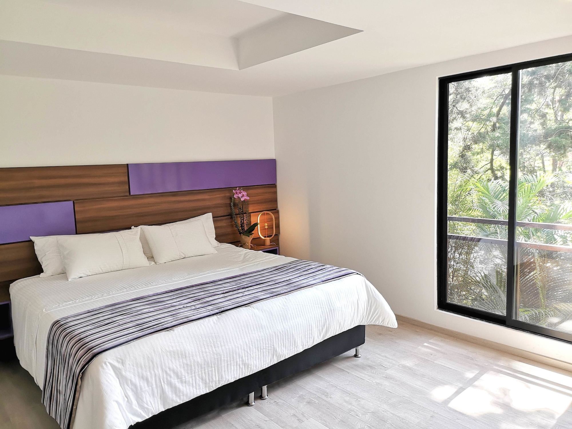 SUPERIOR, KING BED