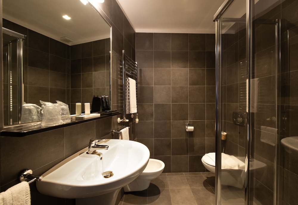 Hotel Five 49/51
