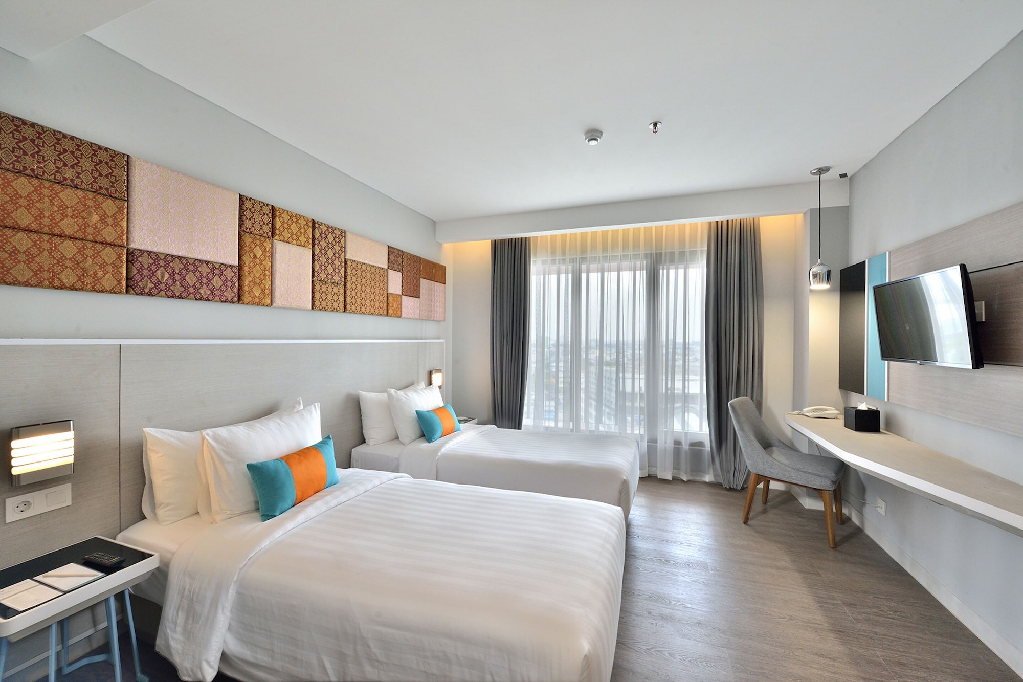 DELUXE, TWIN BEDS