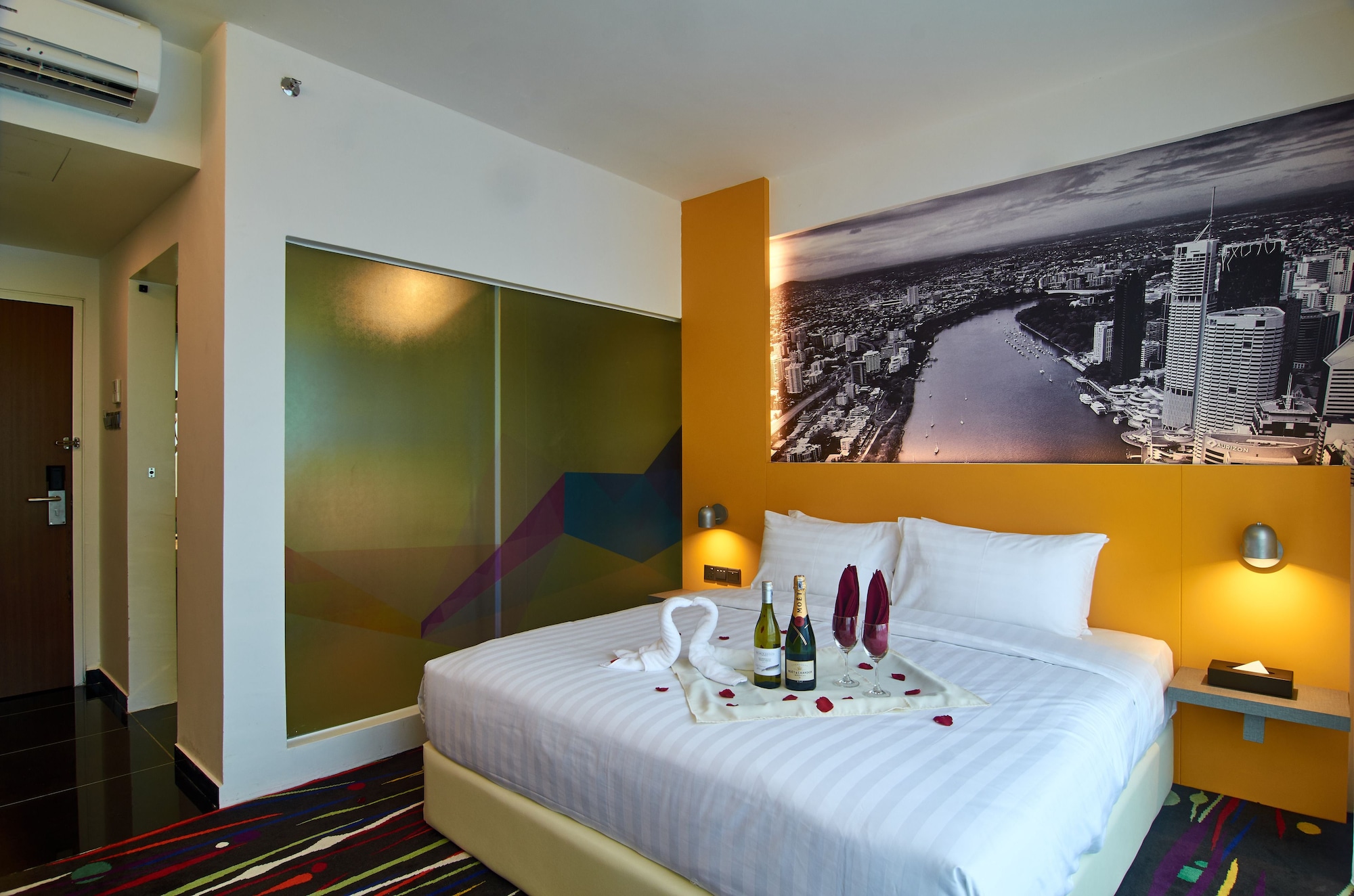 SUPER, DELUXE, KING BED