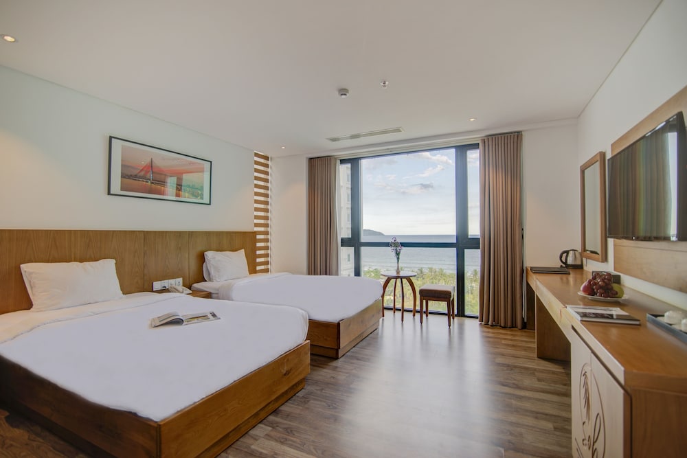 DELUXE, DOUBLE OR TWIN BED, OCEAN VIEW