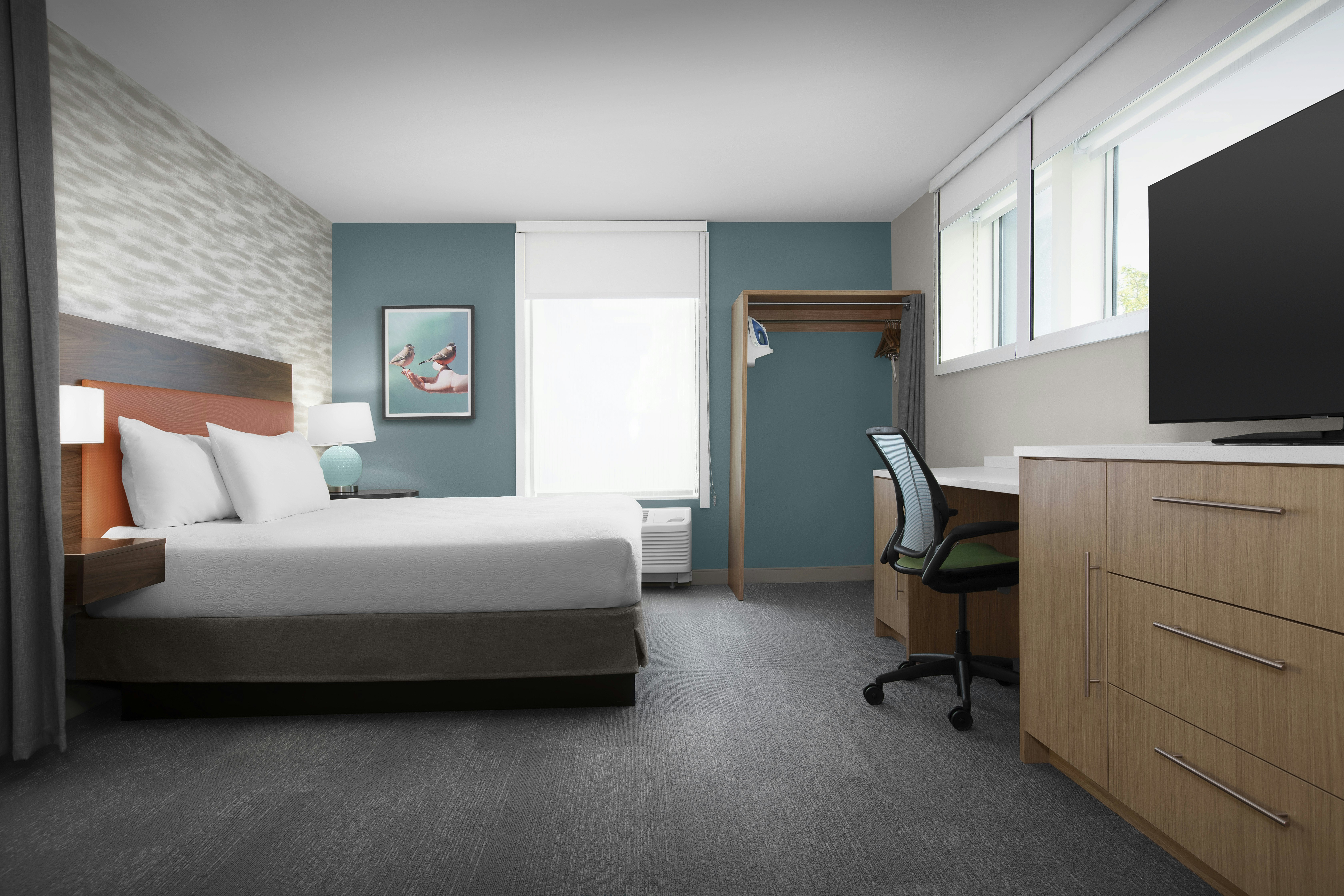 City, Studio, King Bed, Corner