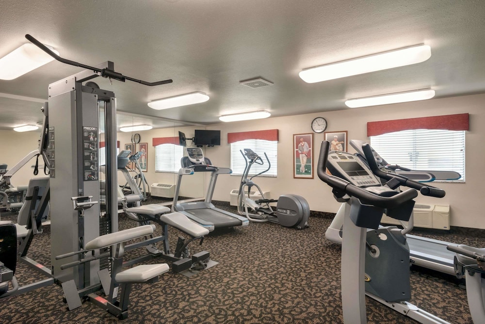 Travelodge By Wyndham Missouri Valley 18/25