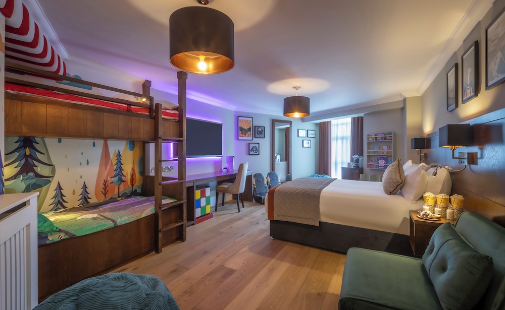 Luxury, Family, 1 Double and 2 Bunk Beds