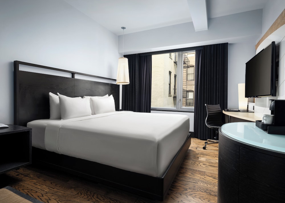 ROOM, KING BED, COURTYARD VIEW
