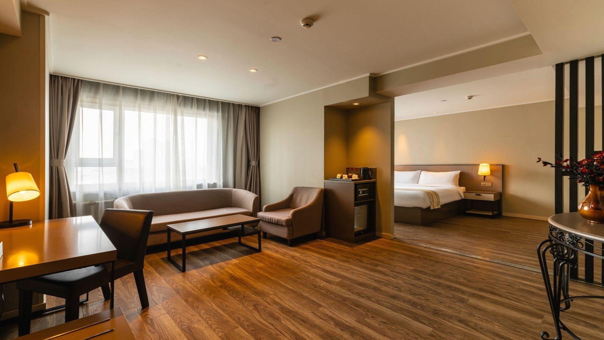 Home Inn Plus (Harbin Central Street) 30/43