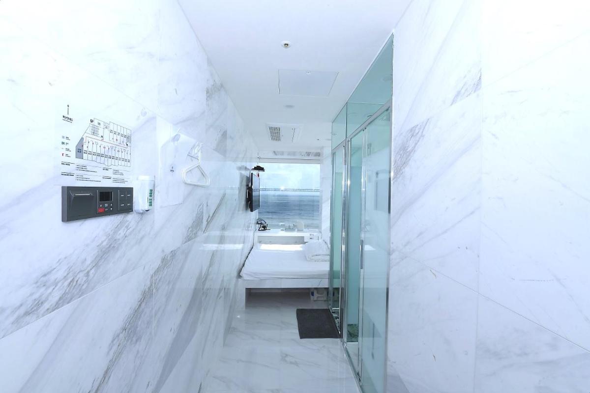 HOTEL 1 16/55