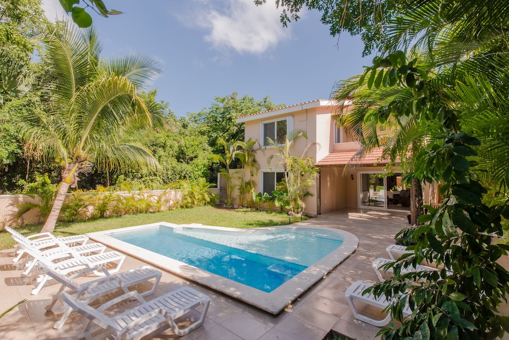 Villas Picalu Studios & Suites 40/50