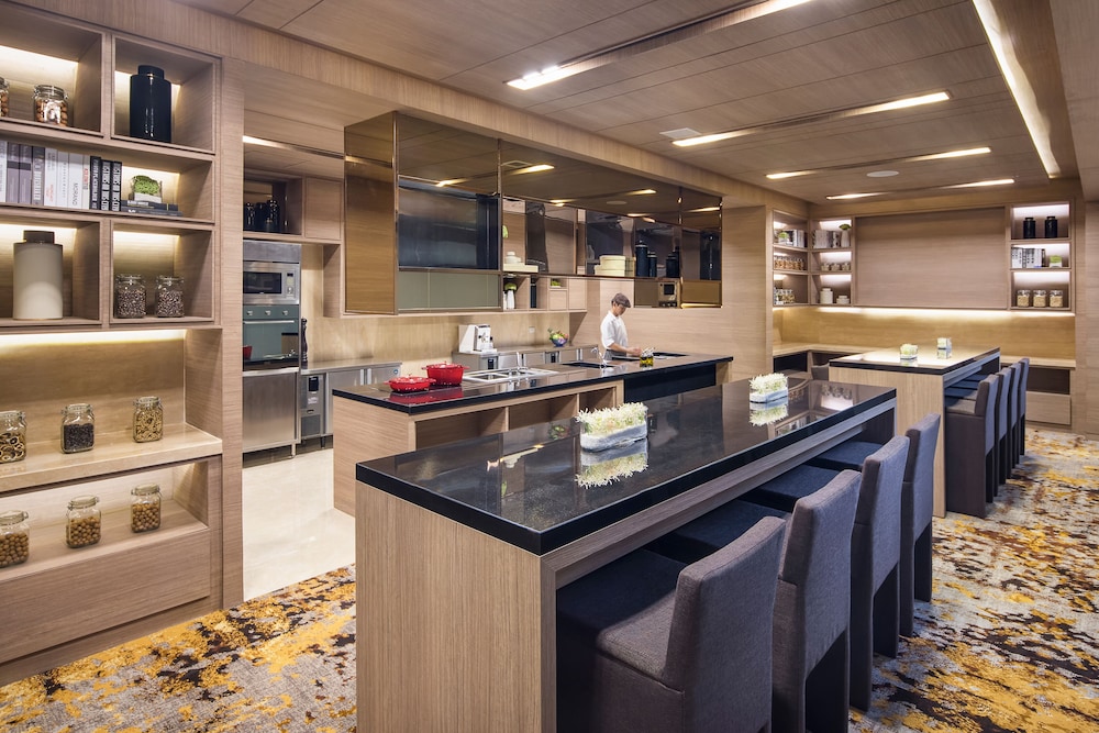 Solitaire Bangkok Sukhumvit 11 by Kingston Hotels 9/73