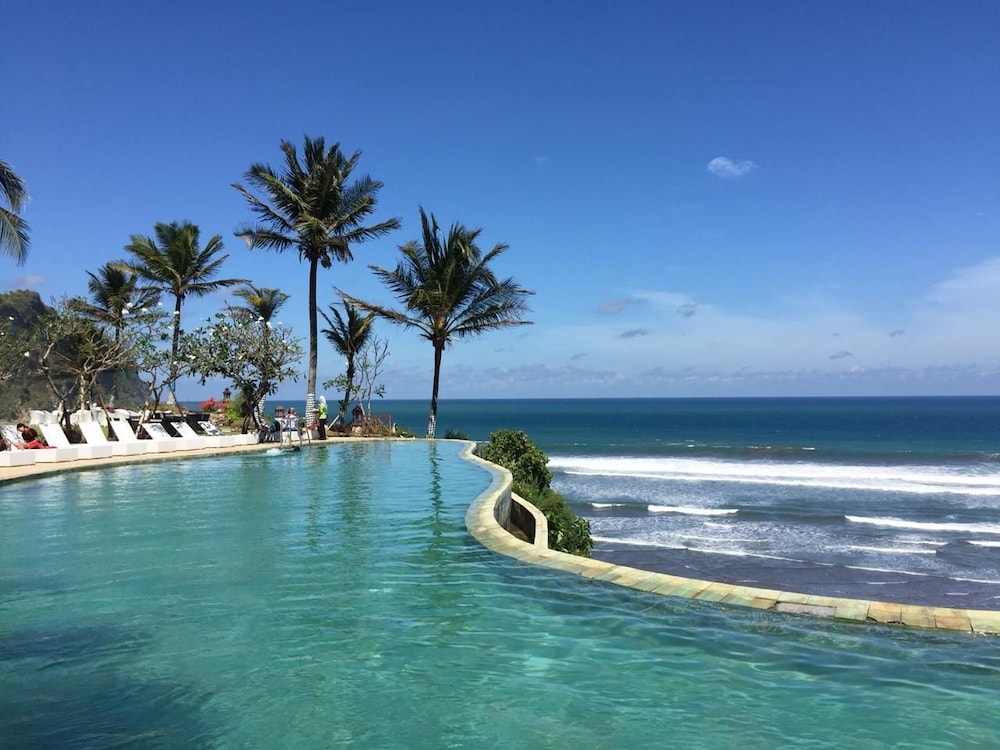 Queen Of The South Resort 19/24