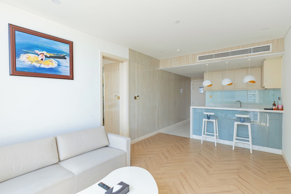 DIAMOND BAY HOTEL 26/48
