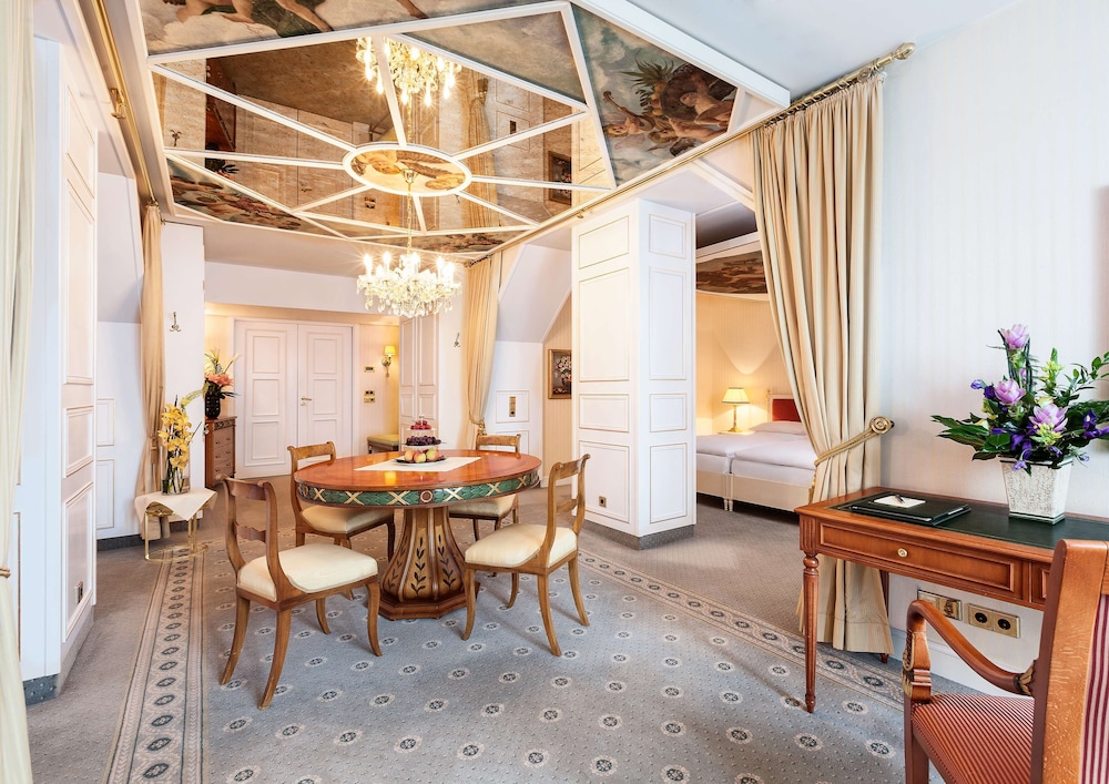 Best Western Premier Grand Hotel Russischer Hof 60/67