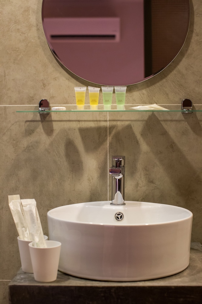 Hotel Twenty 8B 35/40