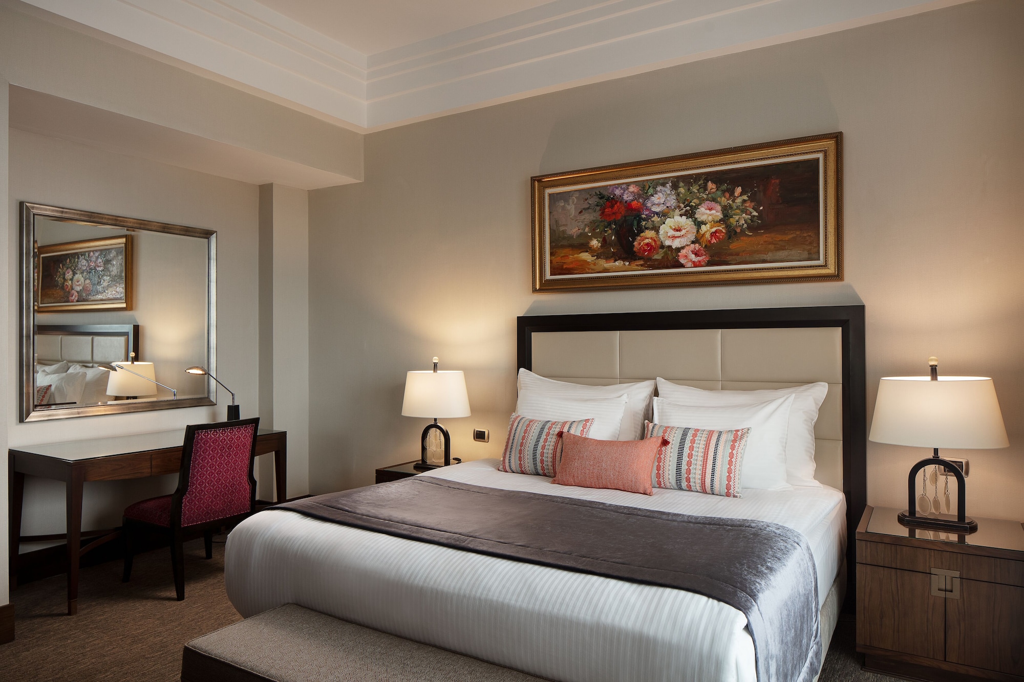 SUITE, KING BED