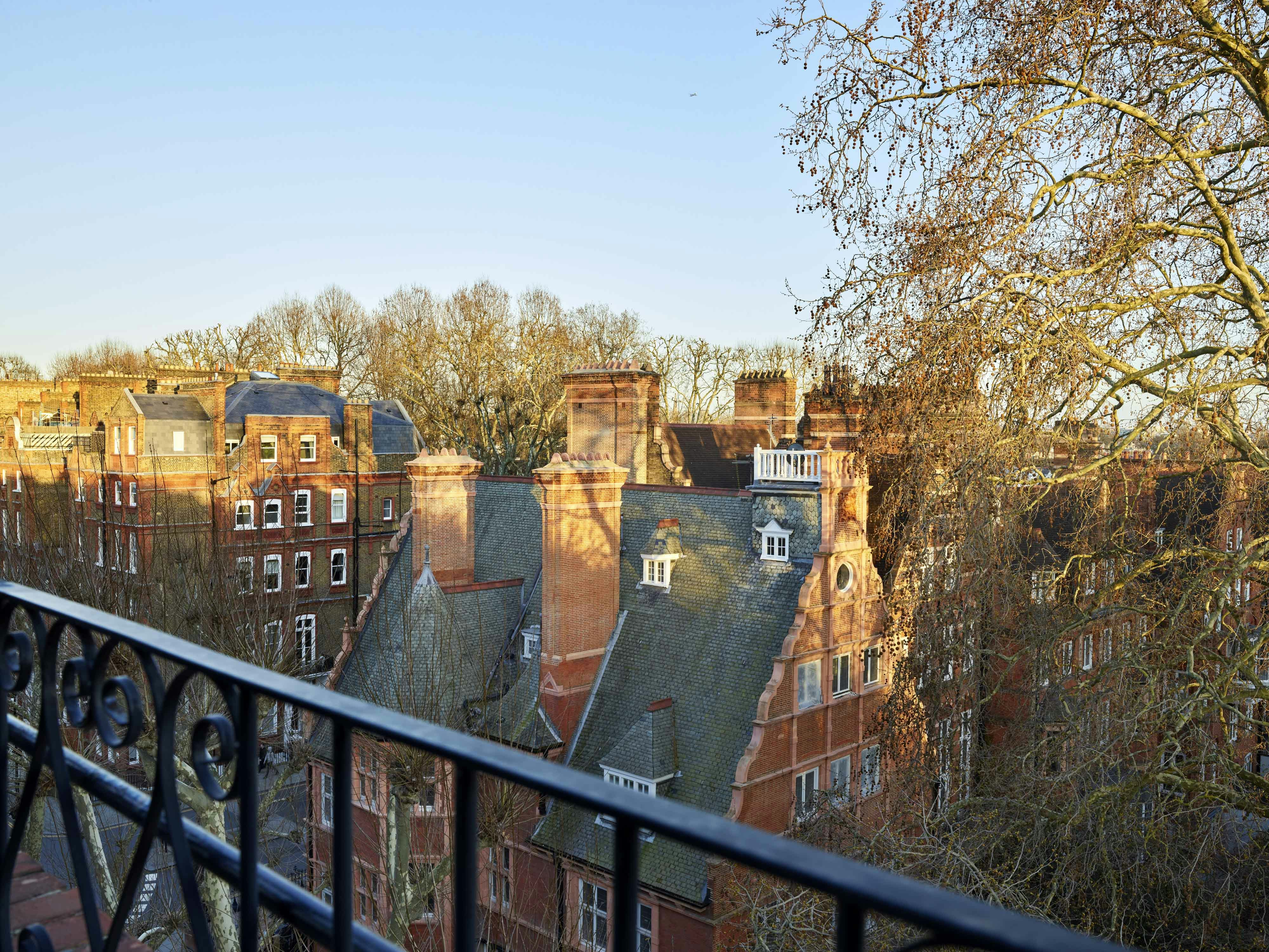 COLLINGHAM SERVICED APARTMENTS 52/56