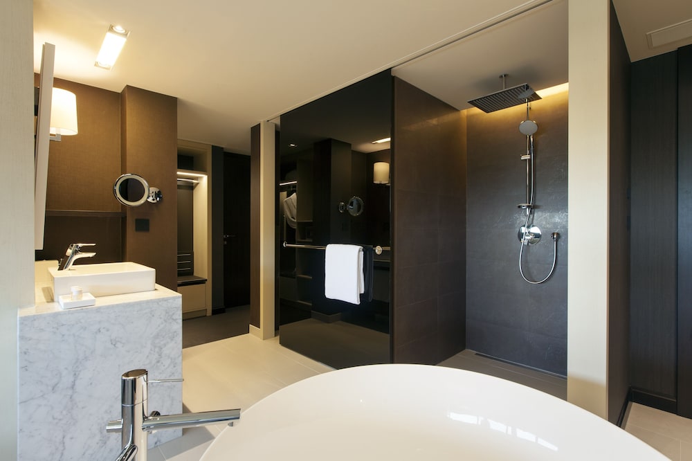 Crowne Plaza Geneva 24/82