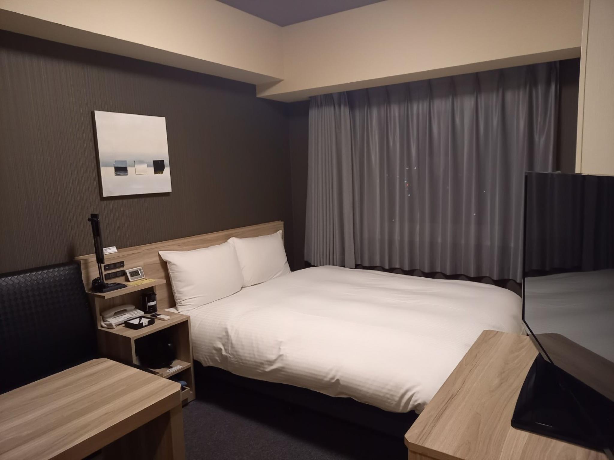 Semi Room, Semi Double Bed, Smoking