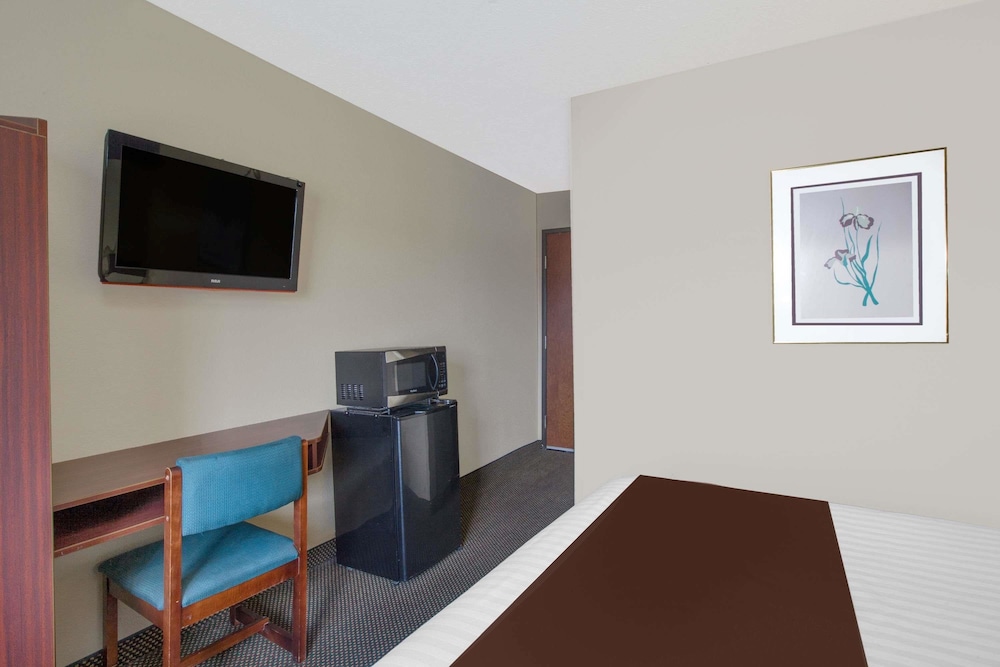 Microtel Inn & Suites by Wyndham Meridian 13/23