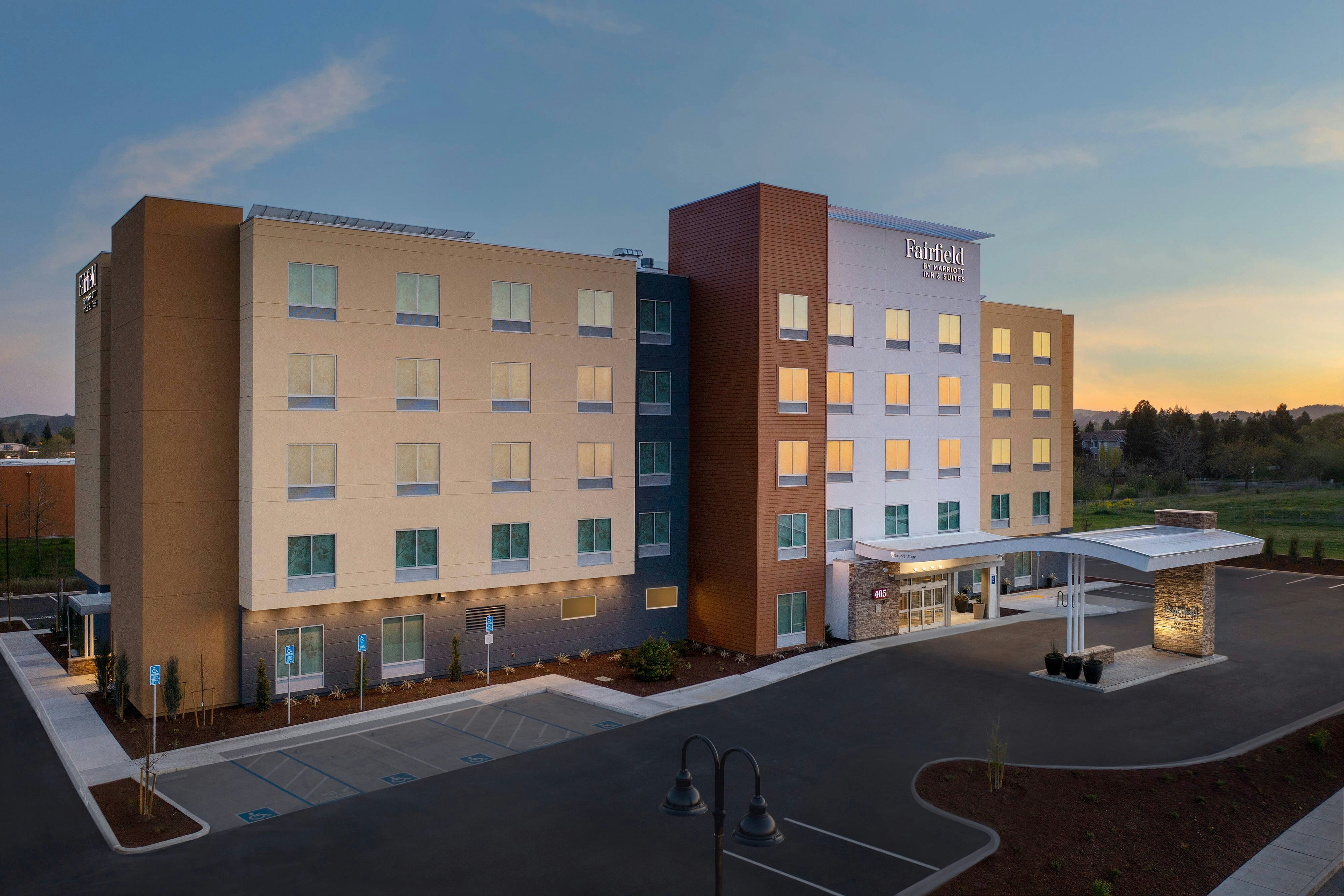 Fairfield Inn & Suites by Marriott Santa Rosa Rohnert Park 1/19