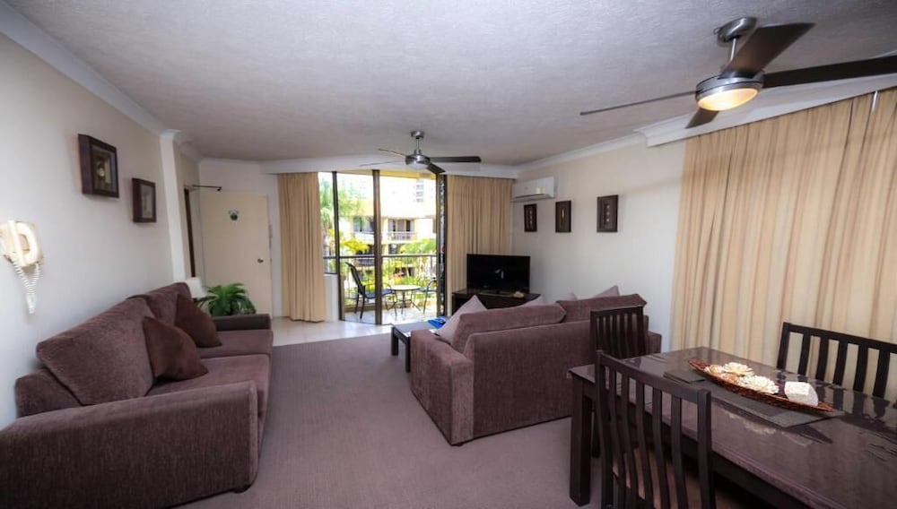AUSSIE RESORT 23/50