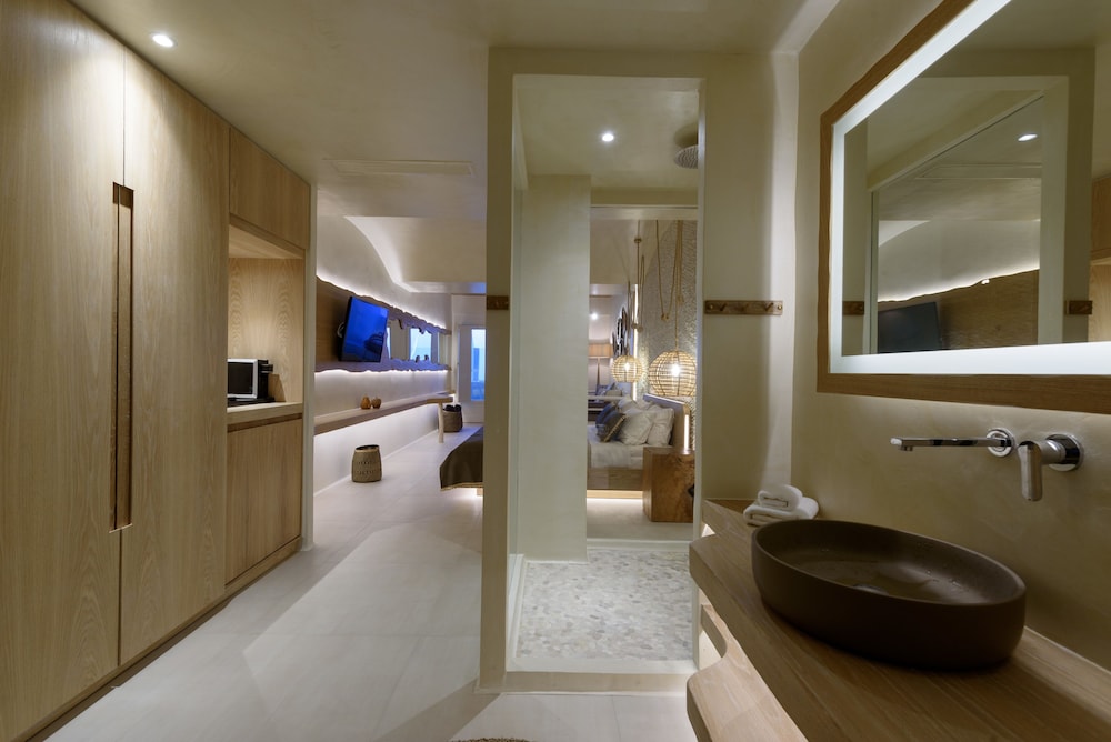 Divelia East Suites 44/48