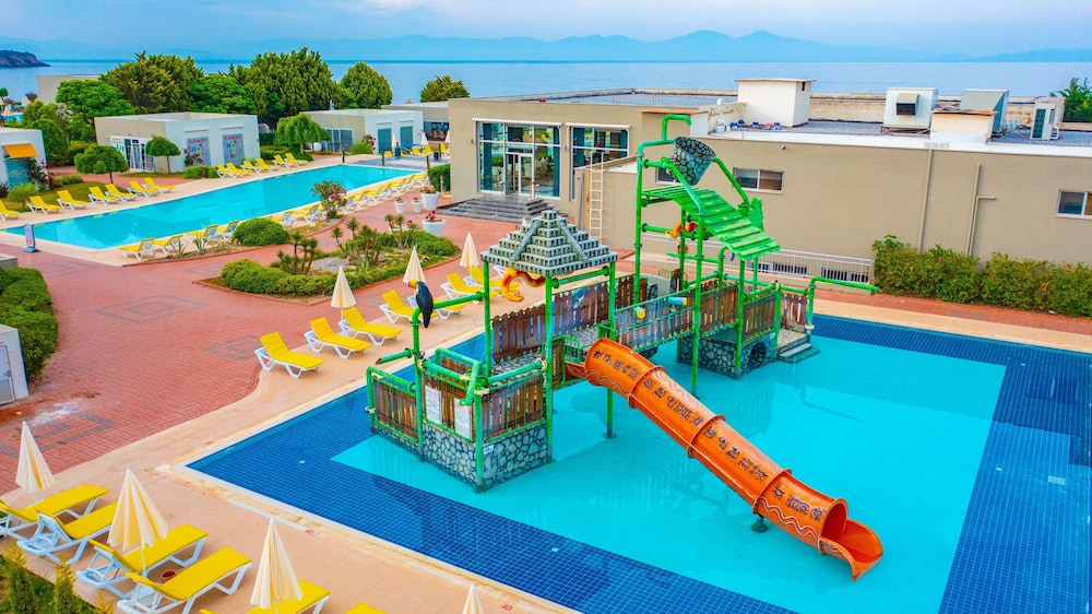 Karya Family Resort 81/88