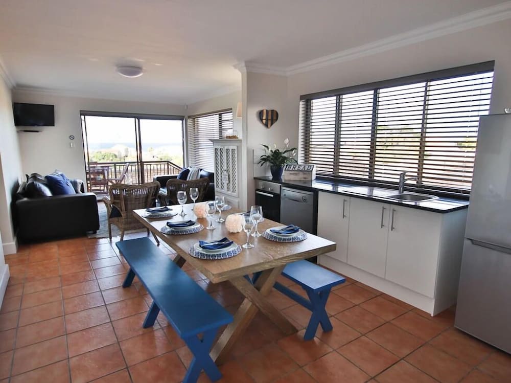 Jeffreys Bay Luxury Apartments 26/41