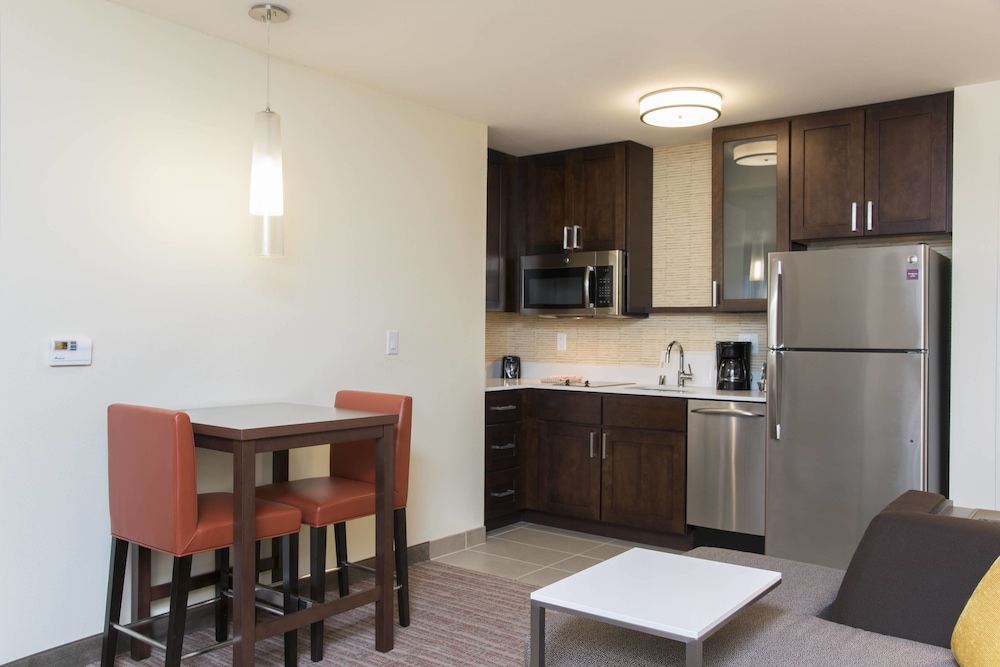 Residence Inn Milwaukee West 27/34