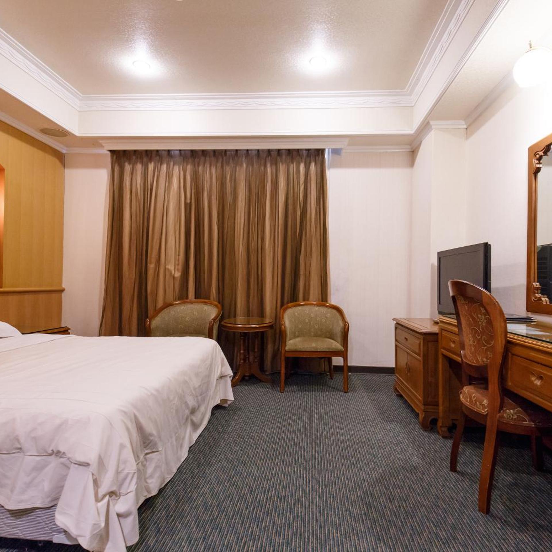 Champion Hotel 23/50
