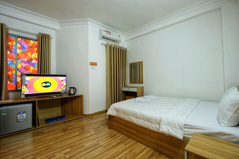 DELUXE, DOUBLE BED, CITY VIEW