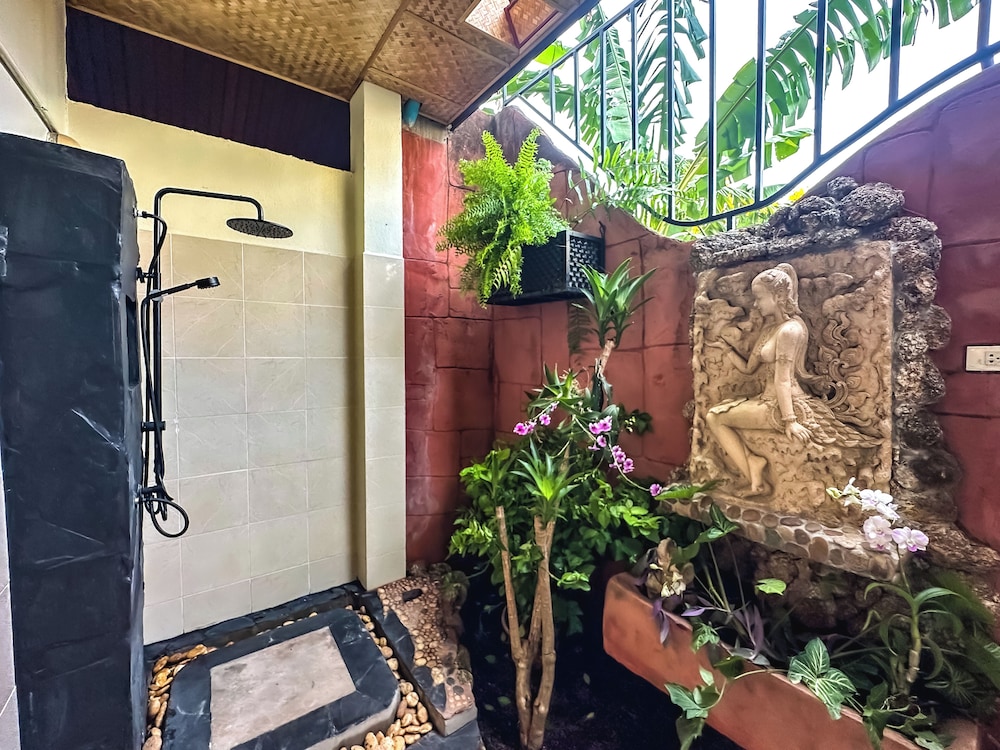 Shanti Lodge Phuket 15/58