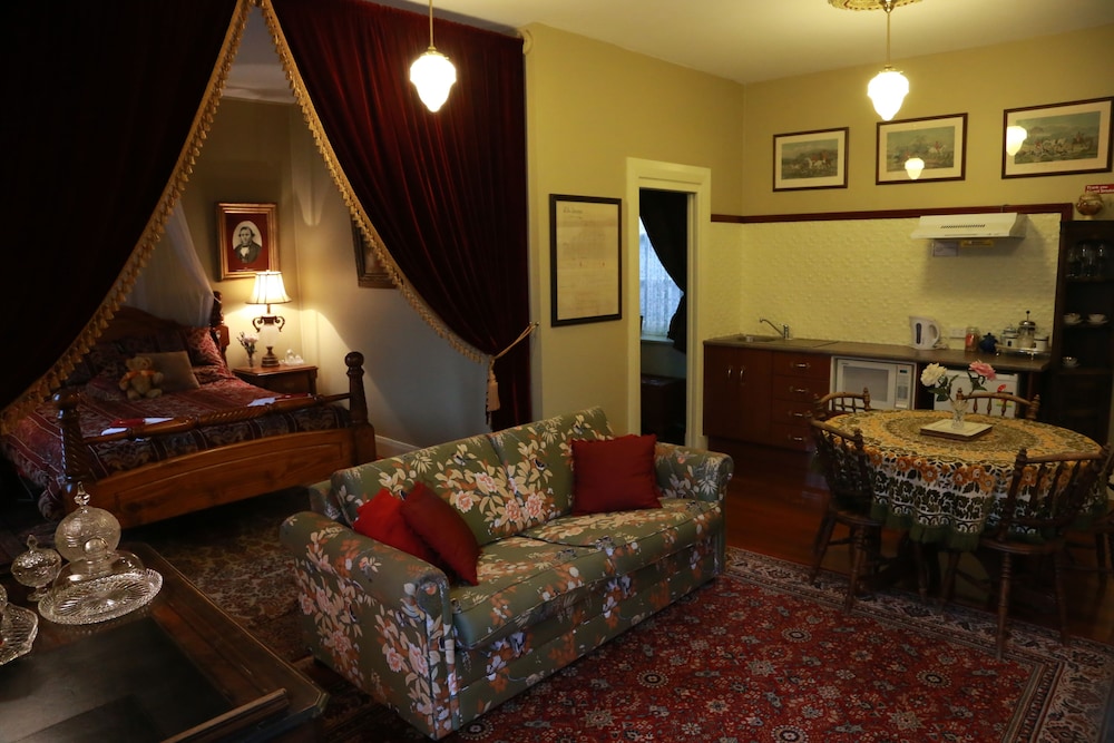 BLAKES MANOR DELORAINE 41/69