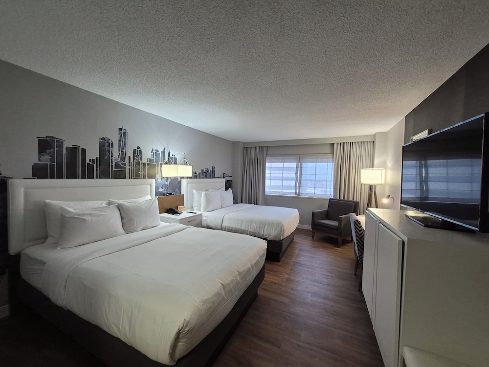 Blue, 2 Queen Beds, Accessible