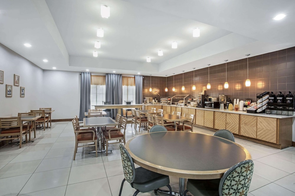 La Quinta Inn & Suites by Wyndham Austin NW/Lakeline Mall 32/44
