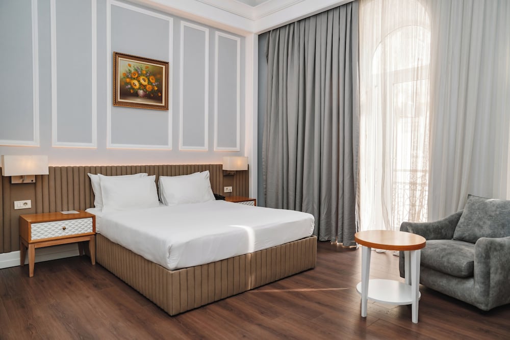 Superior, King Bed, Promenade Hotel 3/10