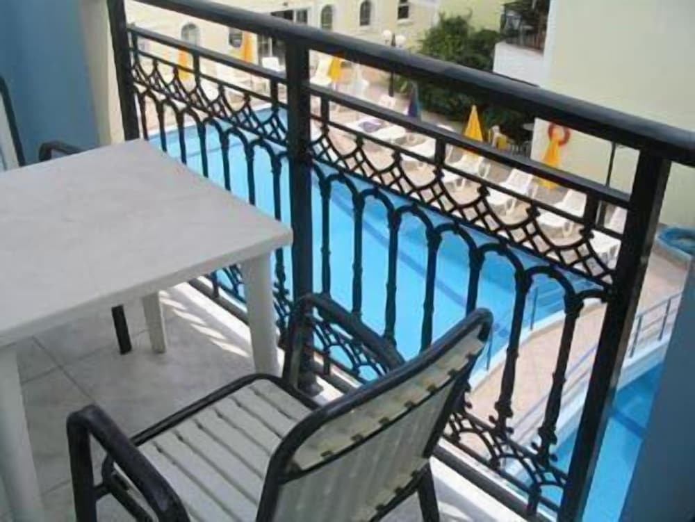 Vossos Hotel Apartments 32/41
