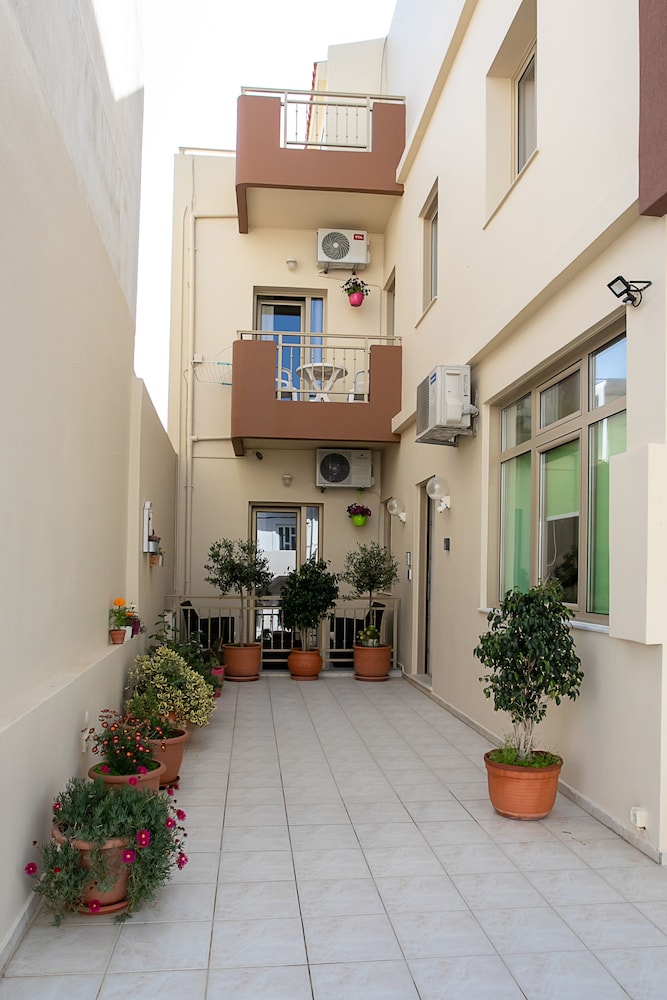 Rania Studios 5/50